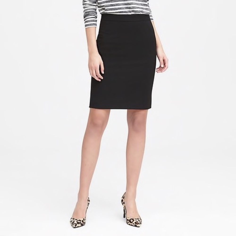 NWT Banana Republic Lightweight Wool Pencil Skirt